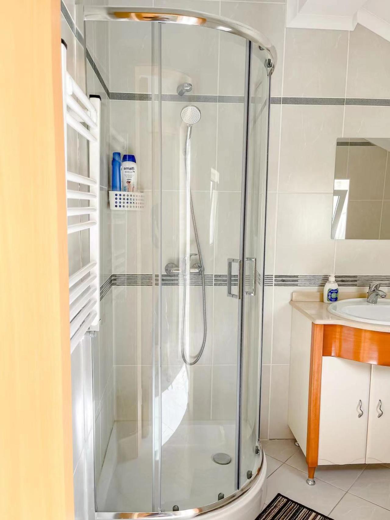 Seaside Room In A Peniche Townhouse Featuring A Private Bathroom And Shared Access To The Swimming Pool And Kitchen Atouguia Da Baleia Eksteriør bilde