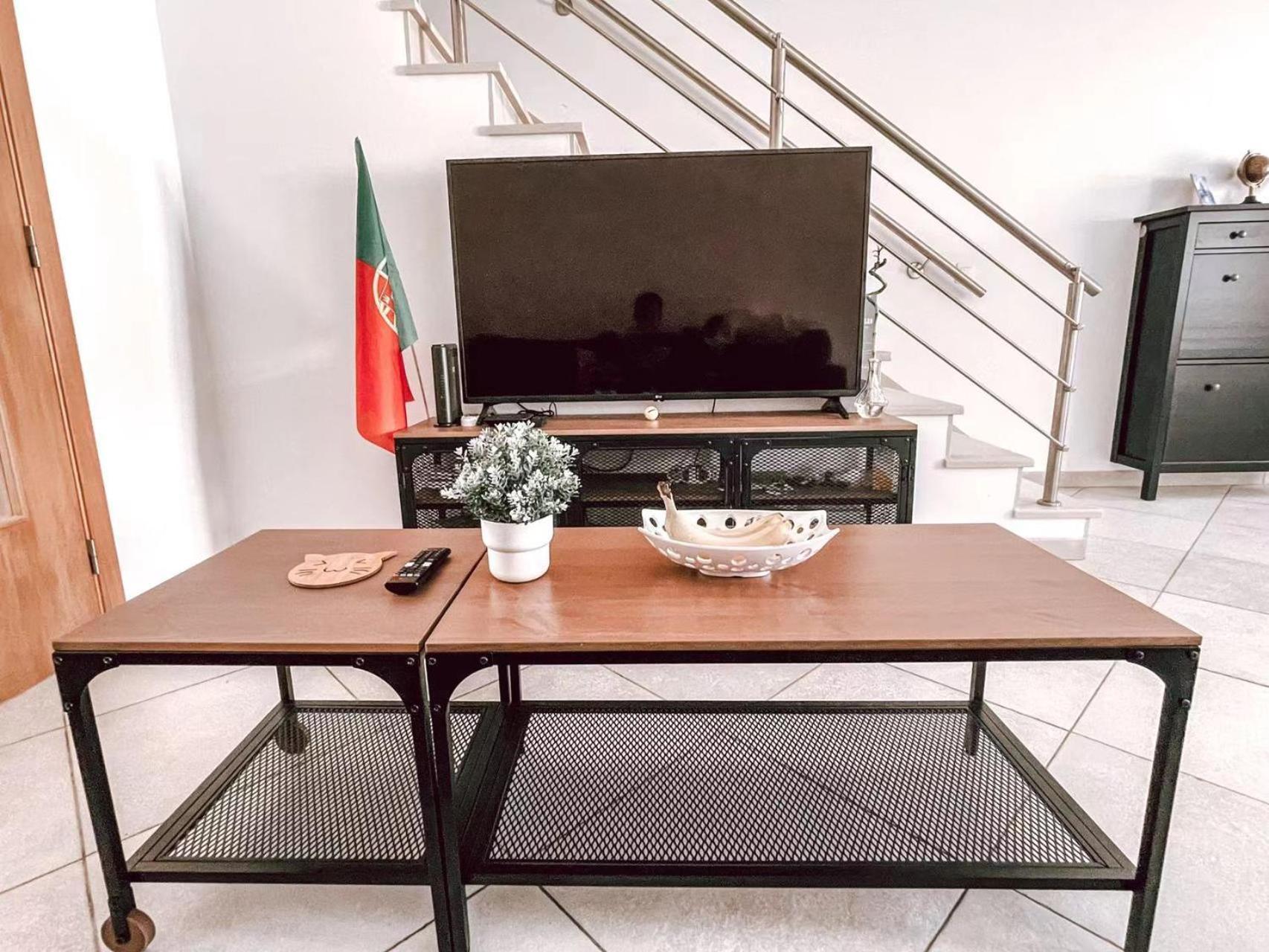 Seaside Room In A Peniche Townhouse Featuring A Private Bathroom And Shared Access To The Swimming Pool And Kitchen Atouguia Da Baleia Eksteriør bilde